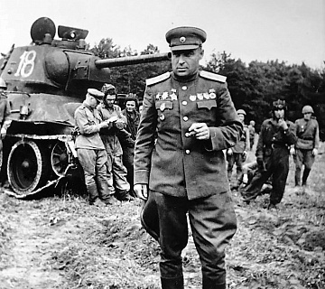 Генерал-лейтенант танковых войск П. П. Полубояров. 1944